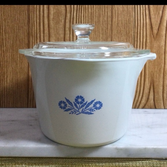 Corning Ware Cornflower Spouted Measuring
Sauce Bowl 1 qt with Lid - Picture 9 of 9